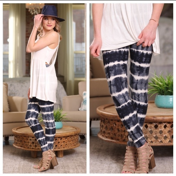 NEW LISTING! TIE DYE BUTTERY LEGGINGS - Picture 1 of 4